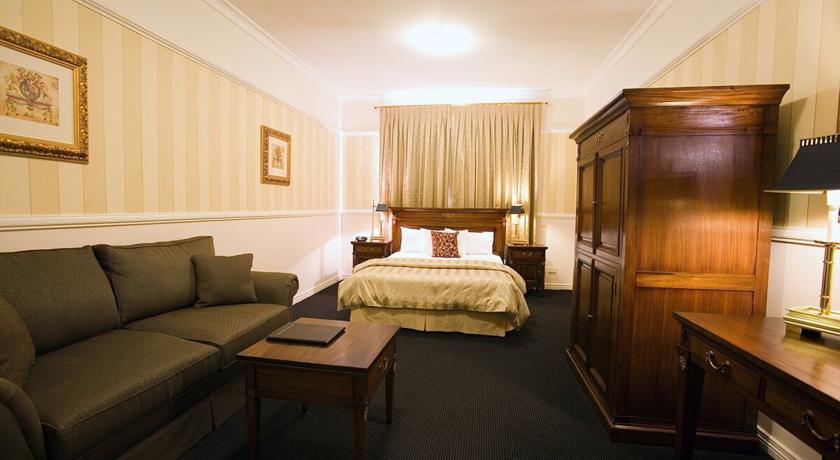 Redearth Boutique Hotel Mount Isa Room photo