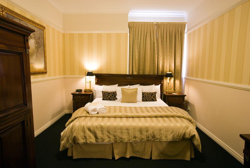 Redearth Boutique Hotel Mount Isa Room photo